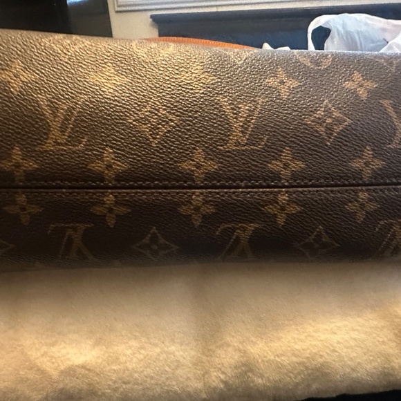 Louis Vuitton Graceful MM Shoulder Bag - Picture 6 of 15